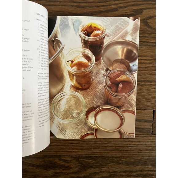 Martha Stewart's Christmas: Entertaining, Decorating and Giving 1989 Vtg Holiday - Picture 3 of 4